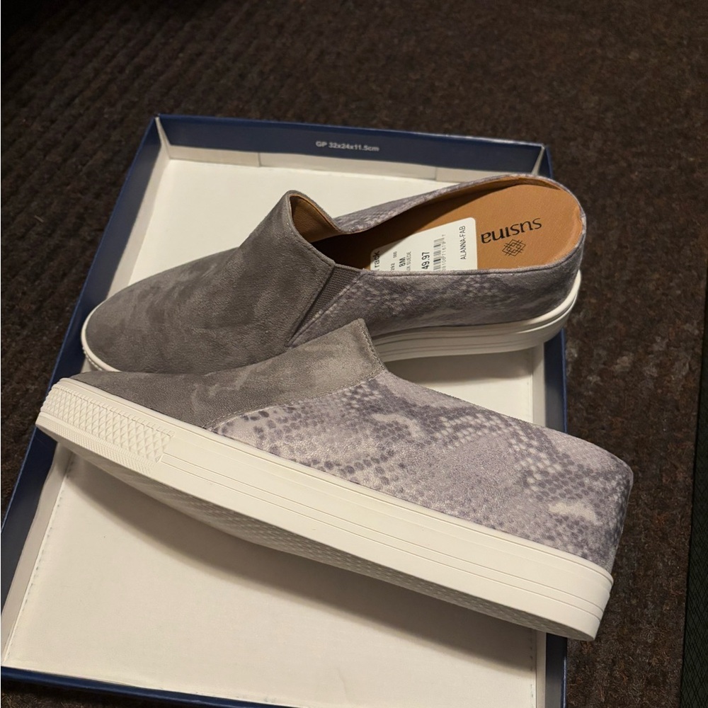 Susina Gray Patterned Slip-On Platform Mules with White Sole